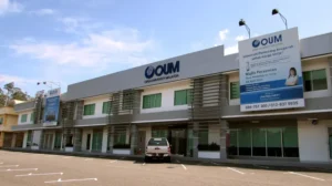 Yuran OUM 2025, Struktur, Bantuan & Syarat Kemasukan